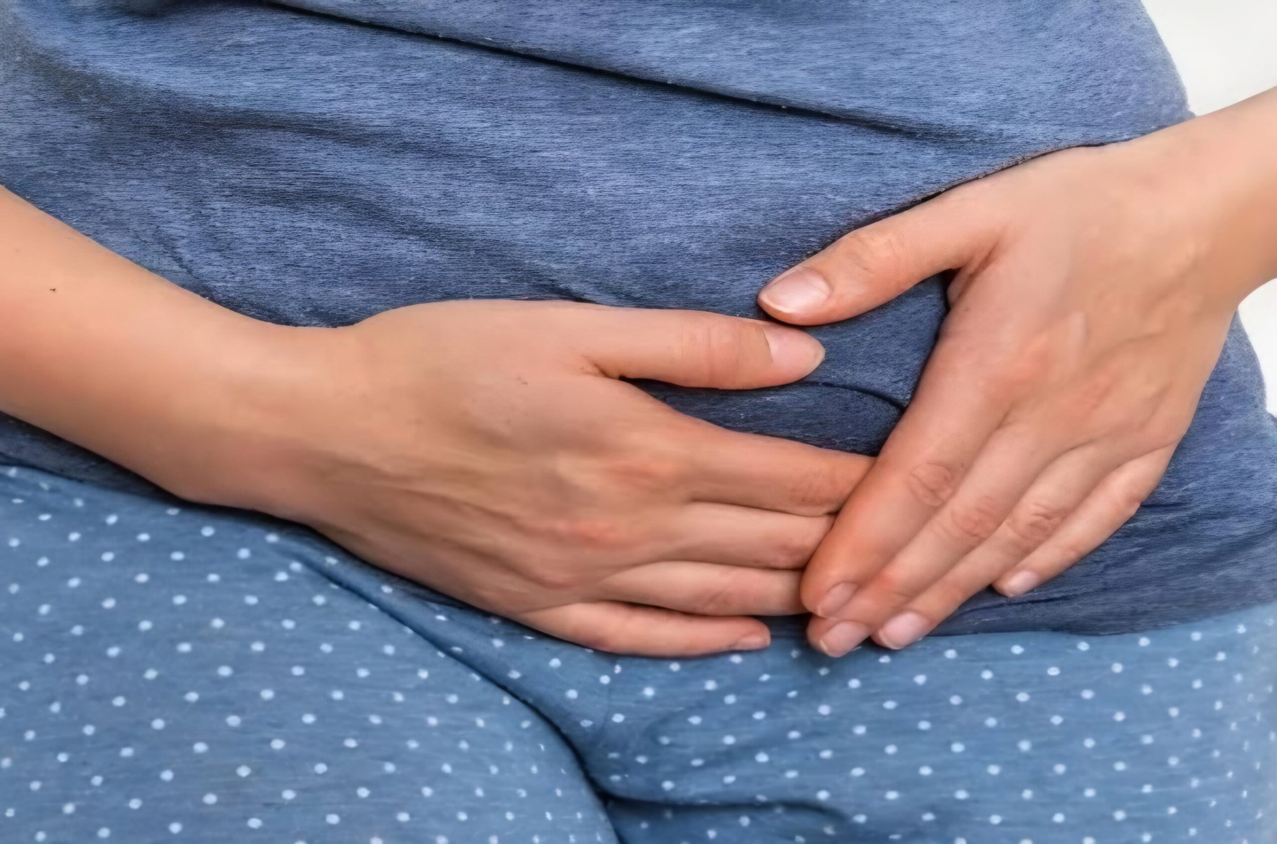 ألم أسفل البطن مع ألم في الدبر عند النساء 